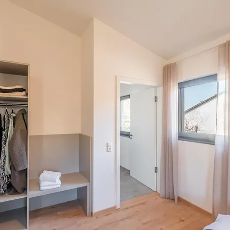 Amrain Boardinghouse מלון דירות