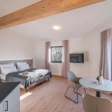 Amrain Boardinghouse מלון דירות 3*